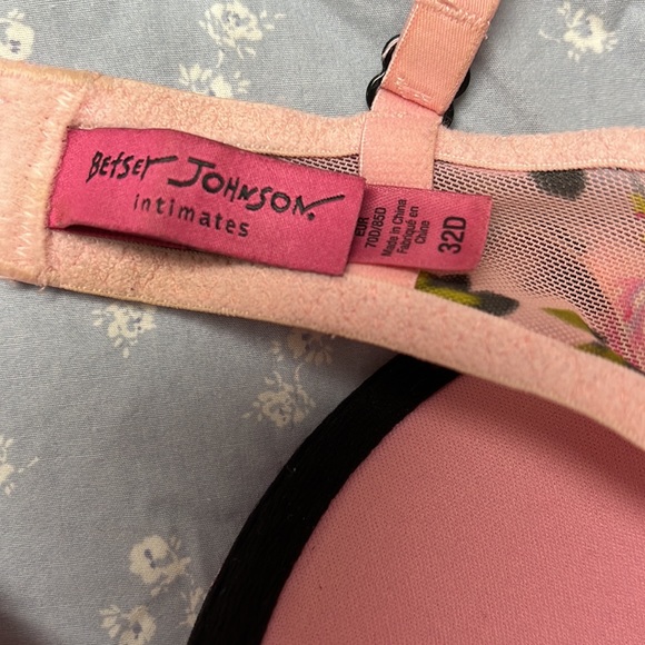 Betsey Johnson Rose Print Bra - Picture 2 of 2